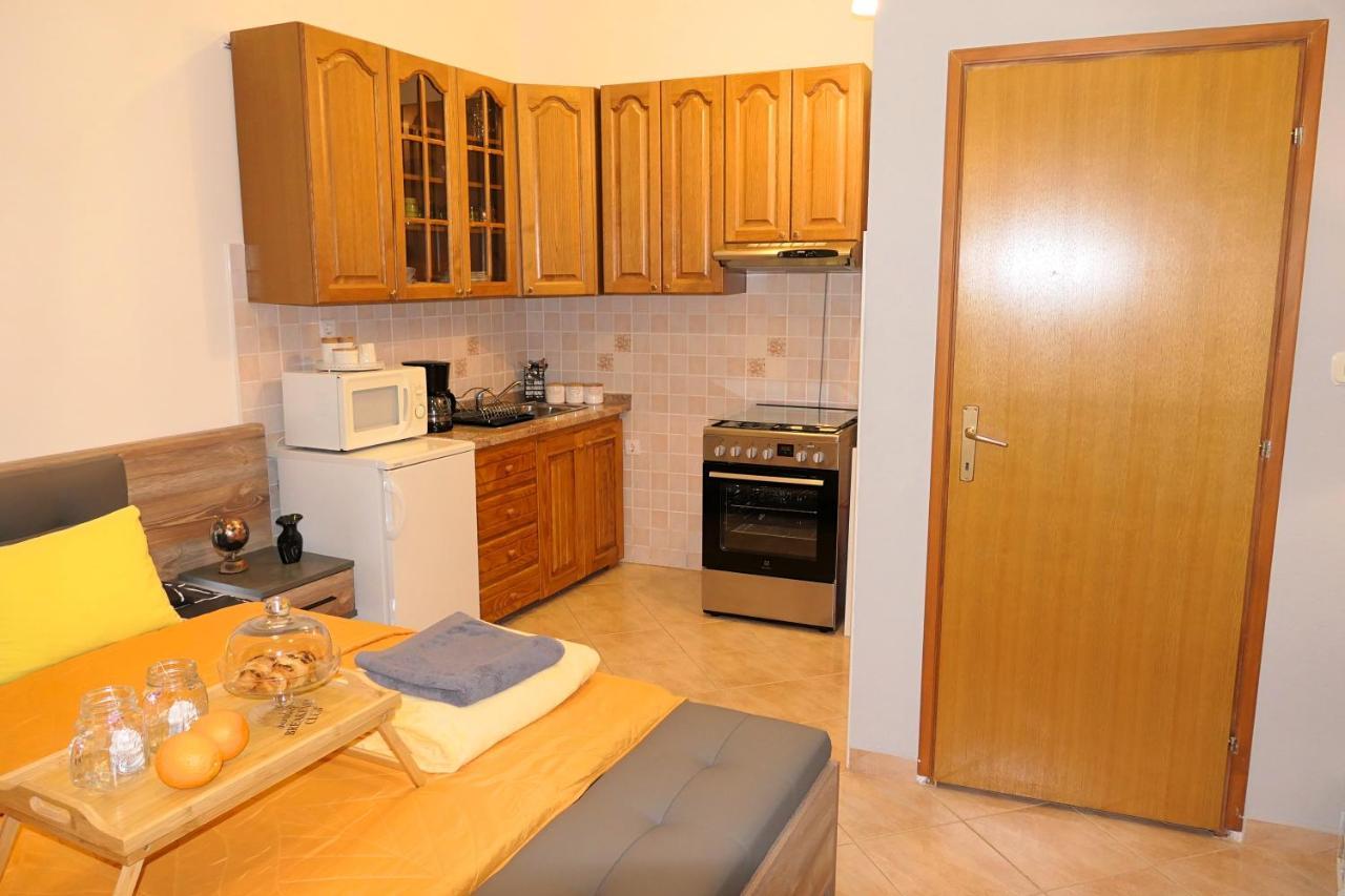 Apartment Laura セニ エクステリア 写真