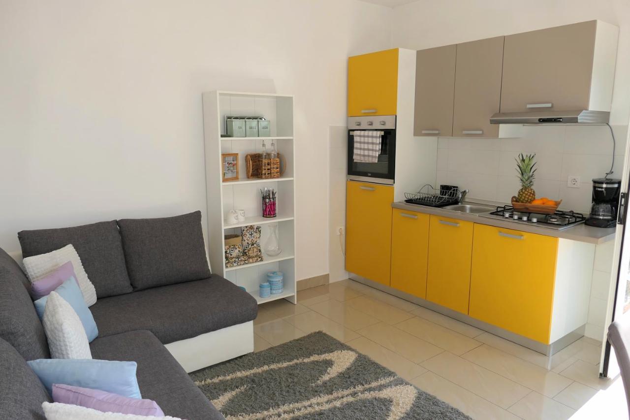 Apartment Laura セニ エクステリア 写真