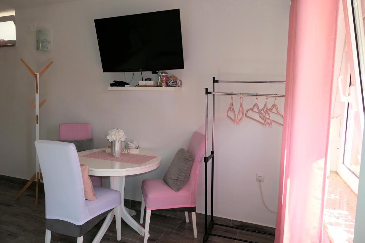 Apartment Laura セニ エクステリア 写真