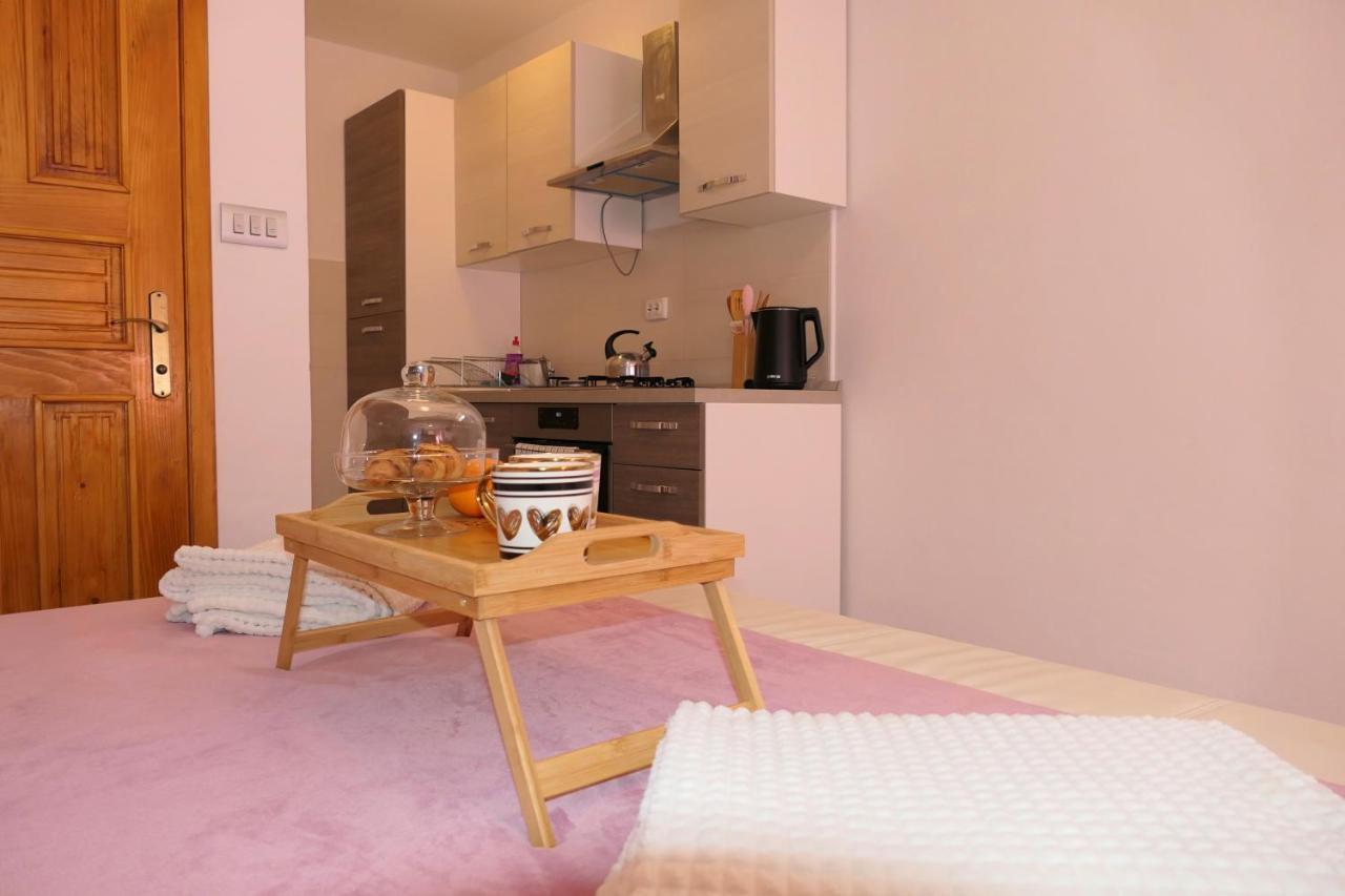 Apartment Laura セニ エクステリア 写真